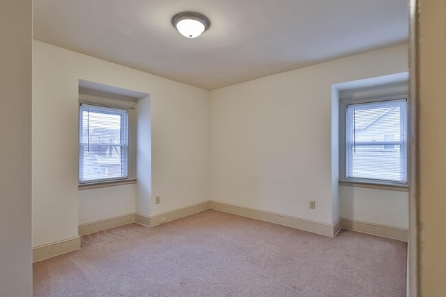 Building Photo - 1104 Elm St