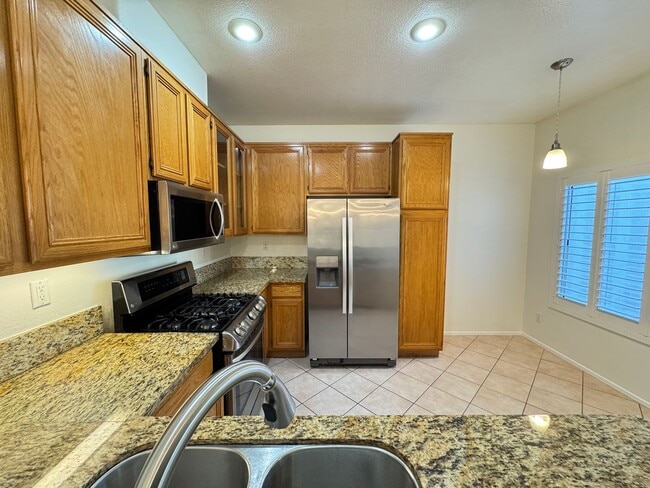 Building Photo - Beautiful 2Bd/2.5Ba Townhome in Rancho Santa Margarita w/2 Car Garage!