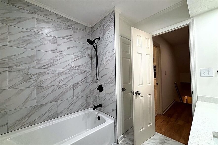 Building Photo - 807 Oak Bridge Ln