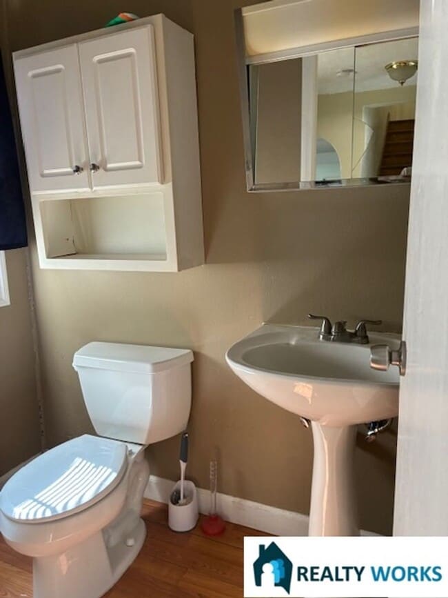 Building Photo - Enchanting Three Bed One and a Half Bath