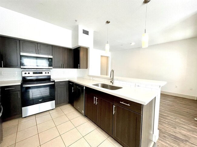 Building Photo - 2222 Smith St