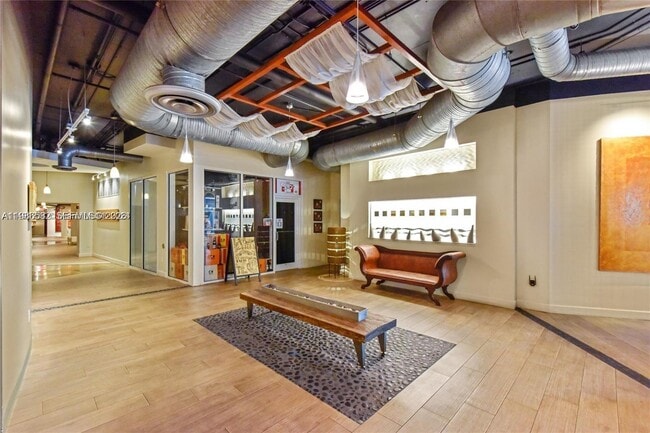 Building Photo - 10 SW South River Dr