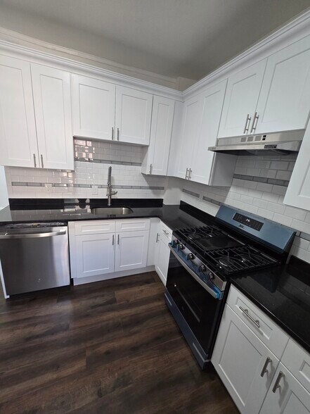 Primary Photo - 240 N Harvard St