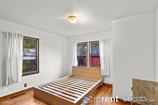 Building Photo - 4 br, 2 bath House - 2280 Hanover St, Palo...