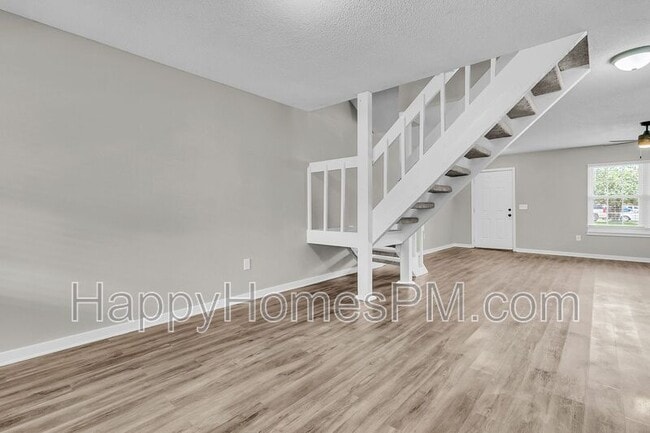 Building Photo - 5737 Dewsbury Ln