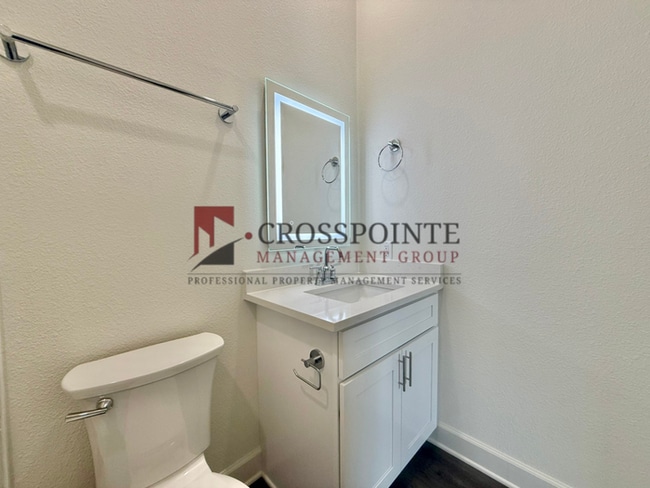 Building Photo - Tour Today! Stunning 3 Bedroom, 3.5 Bath Townhome!