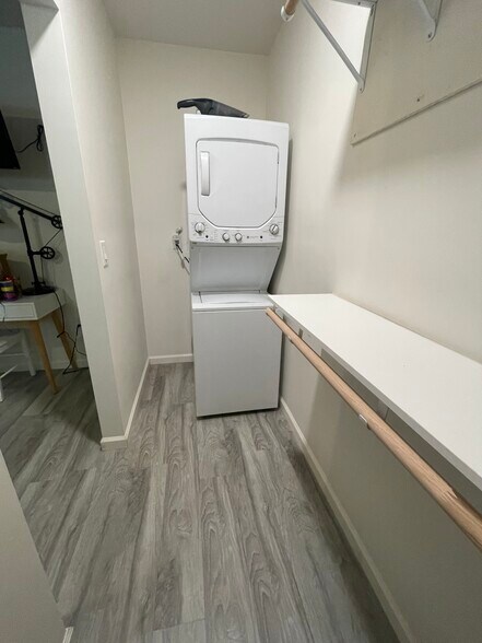Washer/Drier - 11221 Southwest Blvd