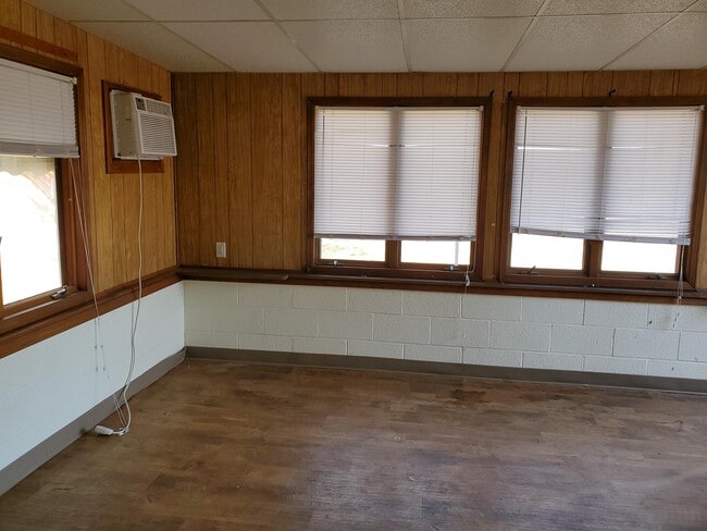 Building Photo - 4510 Prairie Rd