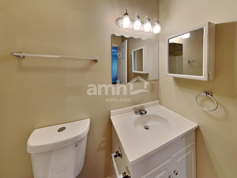 Building Photo - 1713 Convair Dr