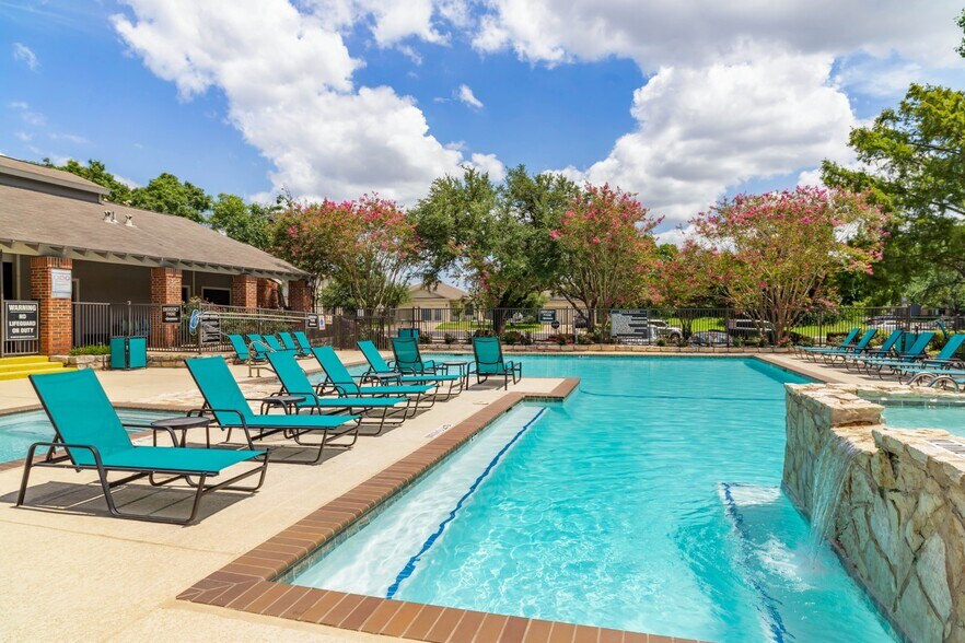 Landmark at Prescott Woods Apartment Homes 2915 Aftonshire Way Austin