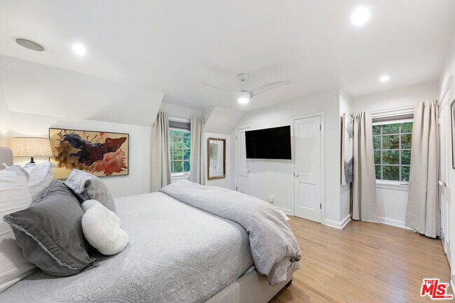 Building Photo - 1760 Nichols Canyon Rd