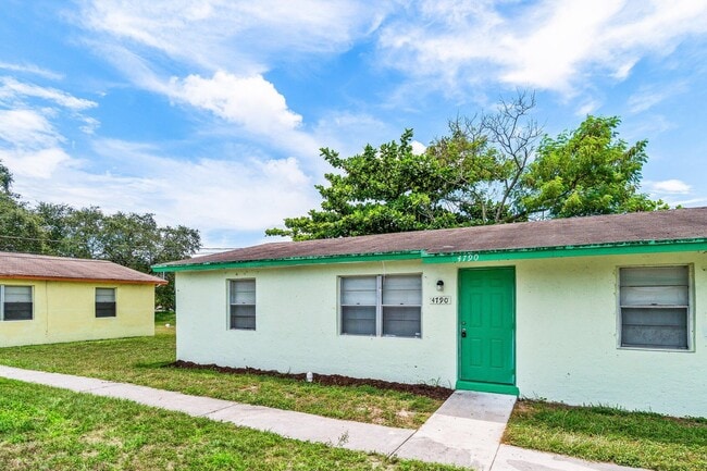 Building Photo - 4790 Gulfstream Rd