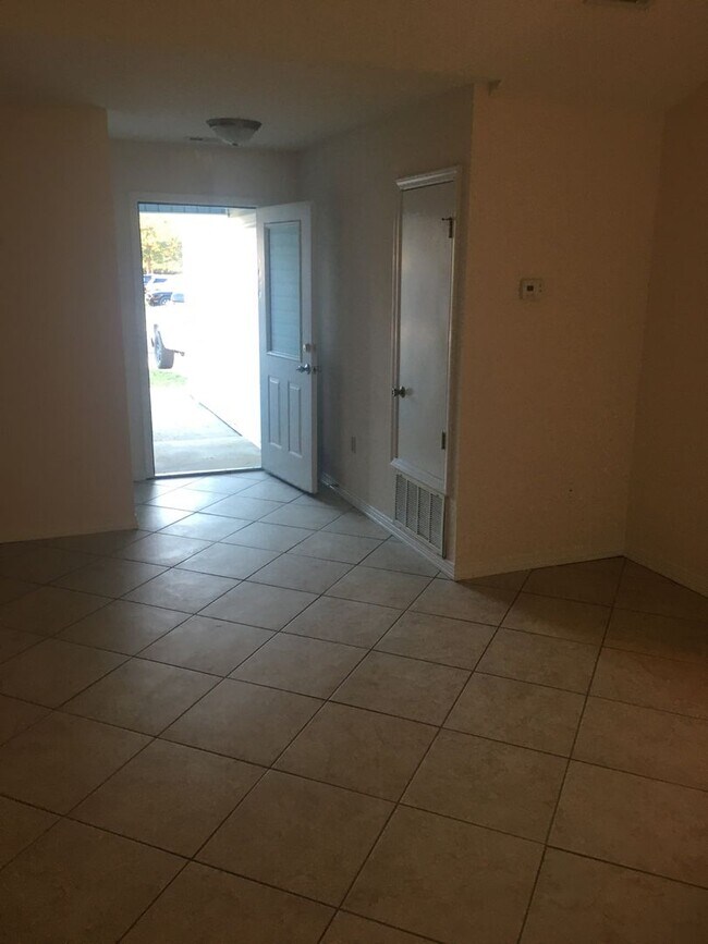 Building Photo - 3-Bedroom 2-Bath $1,750 Month Near Duke AFB, Shopping, Beaches, Parks & Hiking Trails