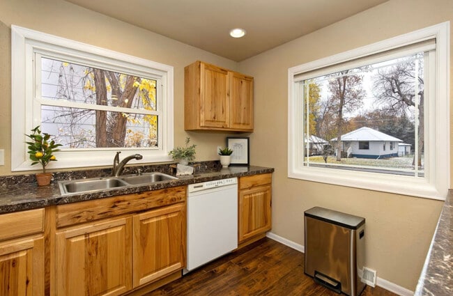 Building Photo - 2720 2nd Ave N