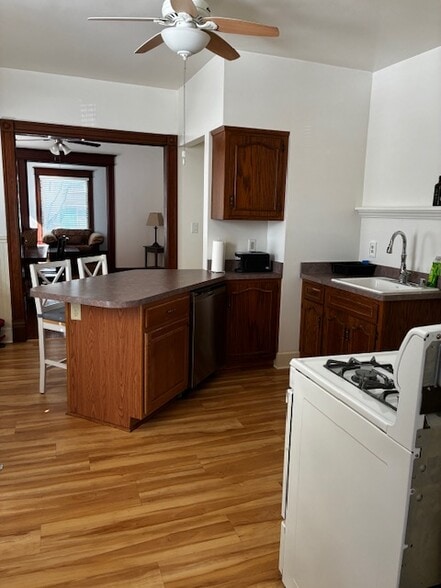 Building Photo - 2105 Clarence Ave