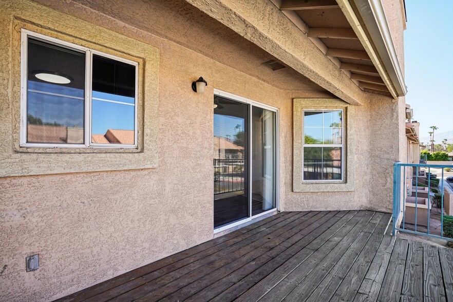Primary Photo - Desert Oasis Apartments