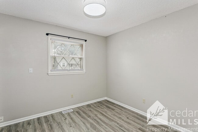 Building Photo - Southside 2 Bedroom Duplex