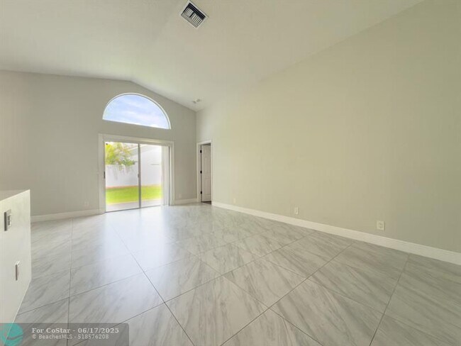 Building Photo - 12204 Sunset Point Cir