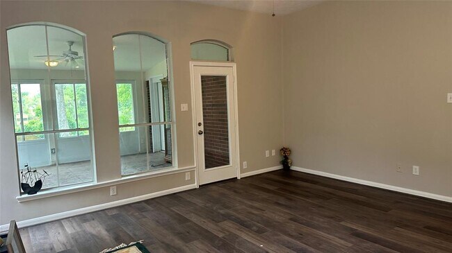 Building Photo - 4242 Lakeshore Forest Dr