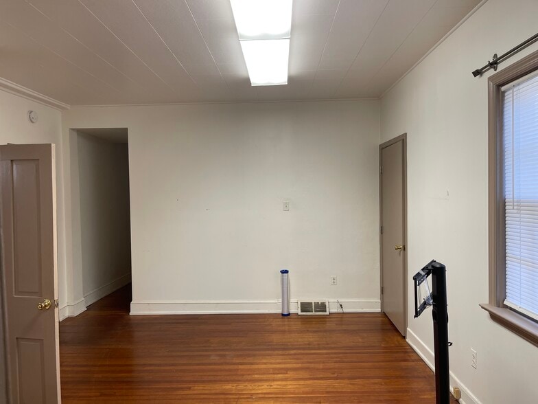 Living Room - 42 S State St