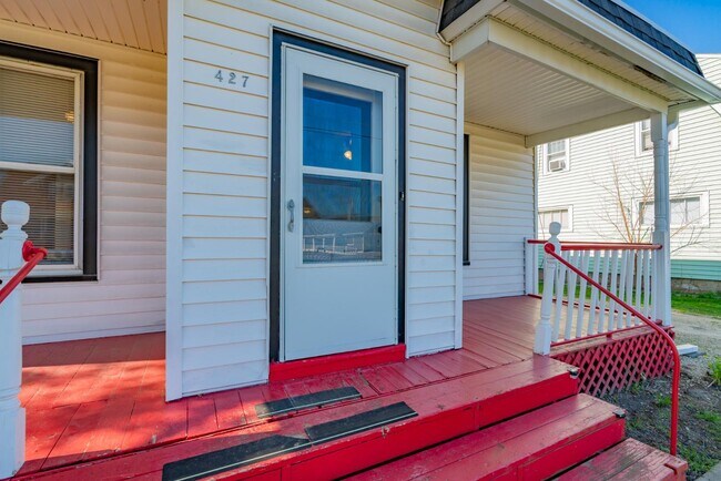 Building Photo - 427 Vernal Ave