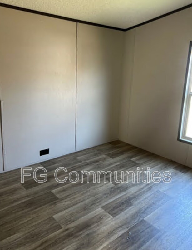 Building Photo - 20 Coach Crest Dr