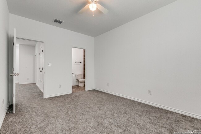 Building Photo - 1835 W Poplar St