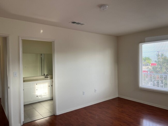 Building Photo - 12038 Ratner St