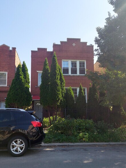 Building Photo - 3751 N Sacramento Ave
