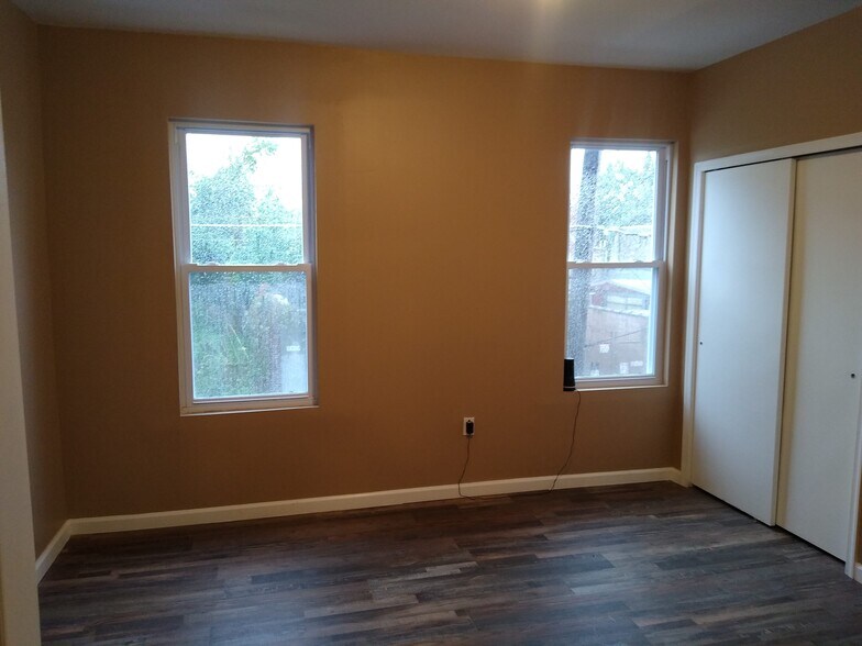 Building Photo - 2054 Ann St