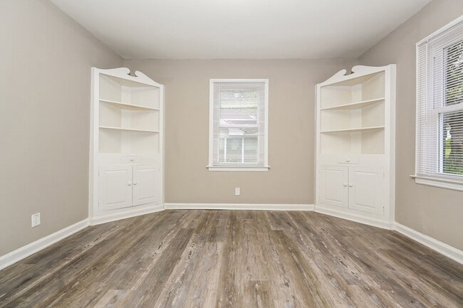 Building Photo - 531 Rogers Dr