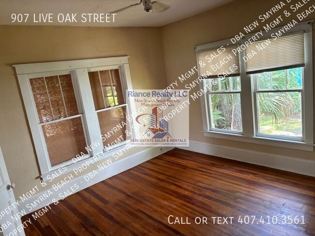 Building Photo - 907 Live Oak St