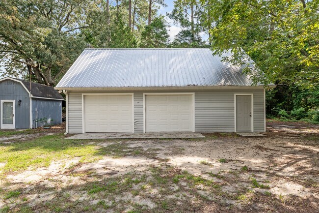Building Photo - 506 River Rd