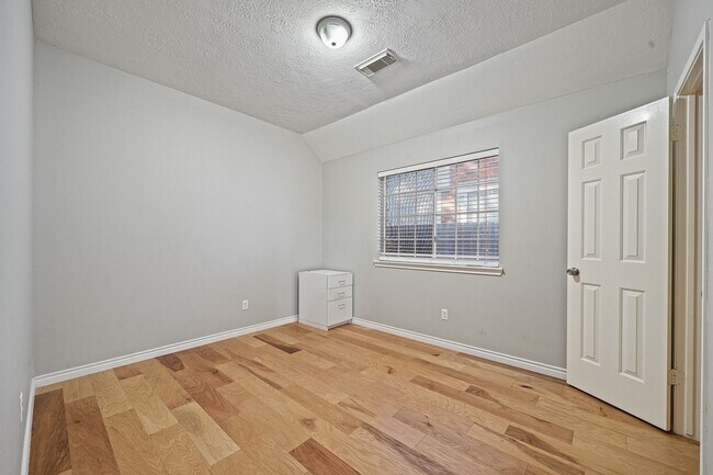 Building Photo - 23223 Hazel Field Ct