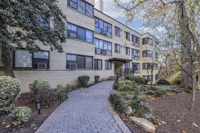 Building Photo - 3901 Tunlaw Rd NW