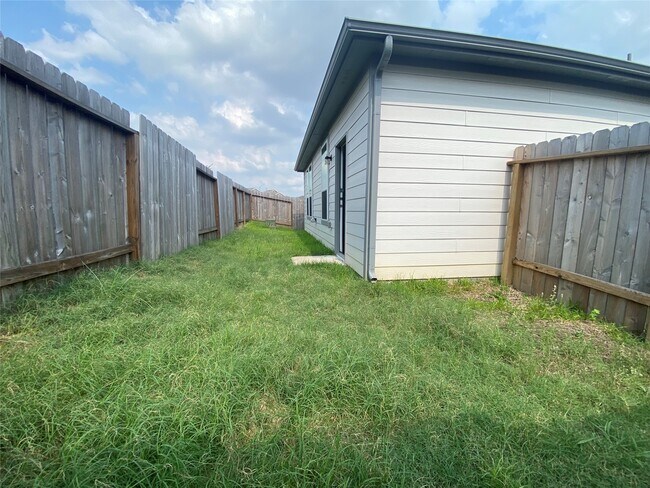 Building Photo - 11750 Armadale Dr