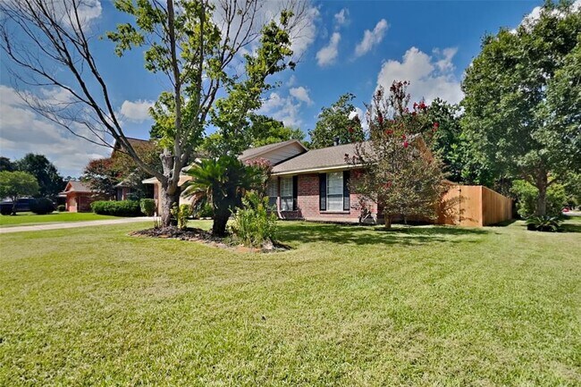 Building Photo - 2403 Pine Cone Dr