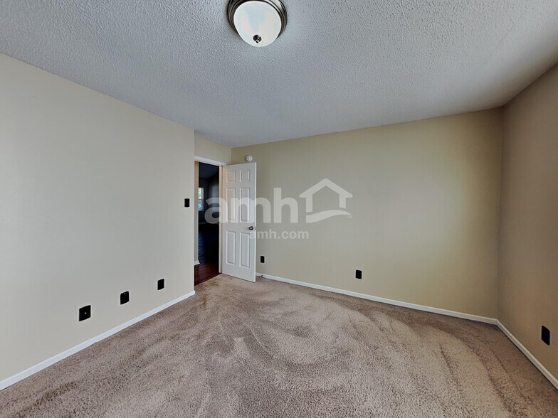 Building Photo - 3011 Earlswood Ln