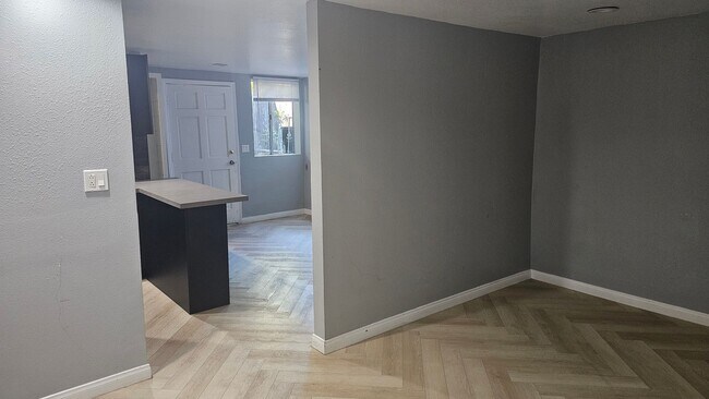 Building Photo - 11127 Sunshine Terrace