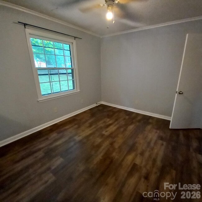 Building Photo - 10417 White Pine Rd