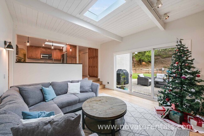 Building Photo - 44 Trish Dr