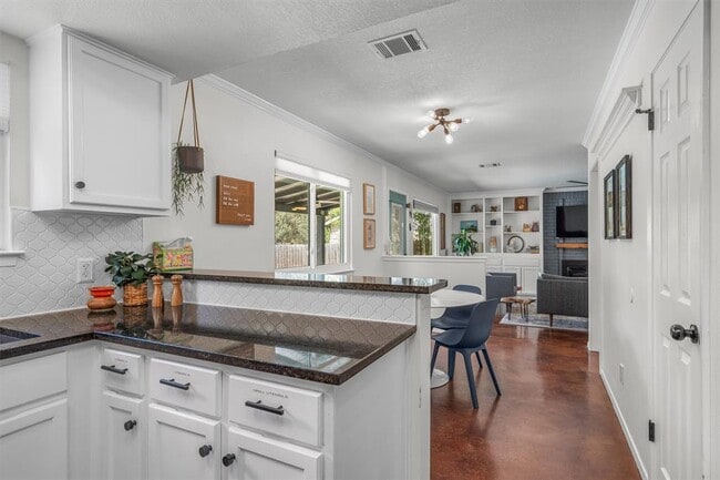 Building Photo - 1602 Rock Creek Dr