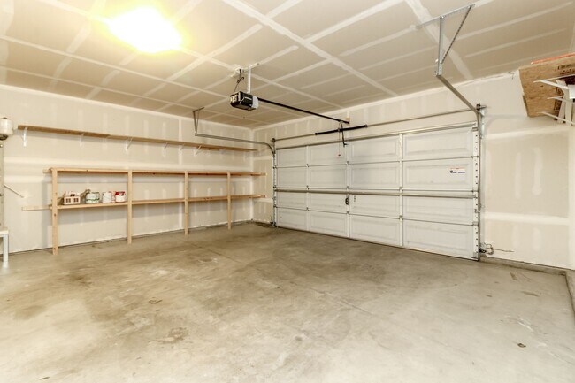 Building Photo - 1360 Sinclair Dr