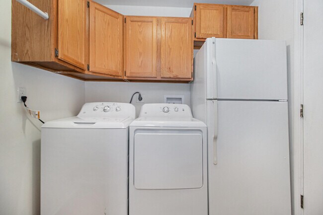 Building Photo - 4442 Hillside Dr