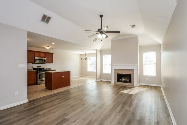 Building Photo - 40 Willow Springs Ln