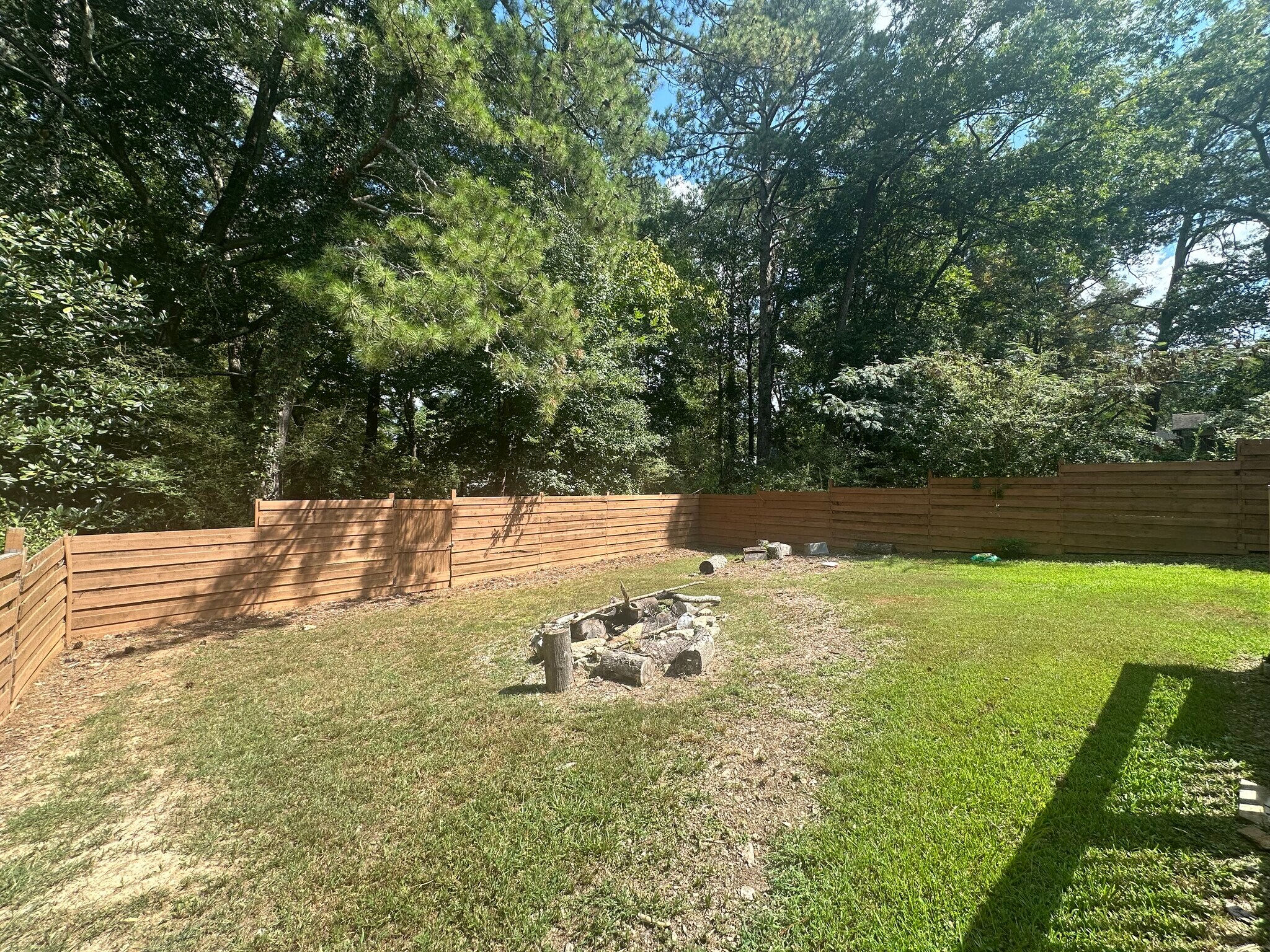 Building Photo - 569 Woods Dr NW