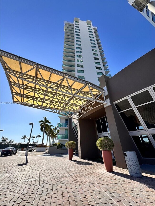 Building Photo - 2681 N Flamingo Rd