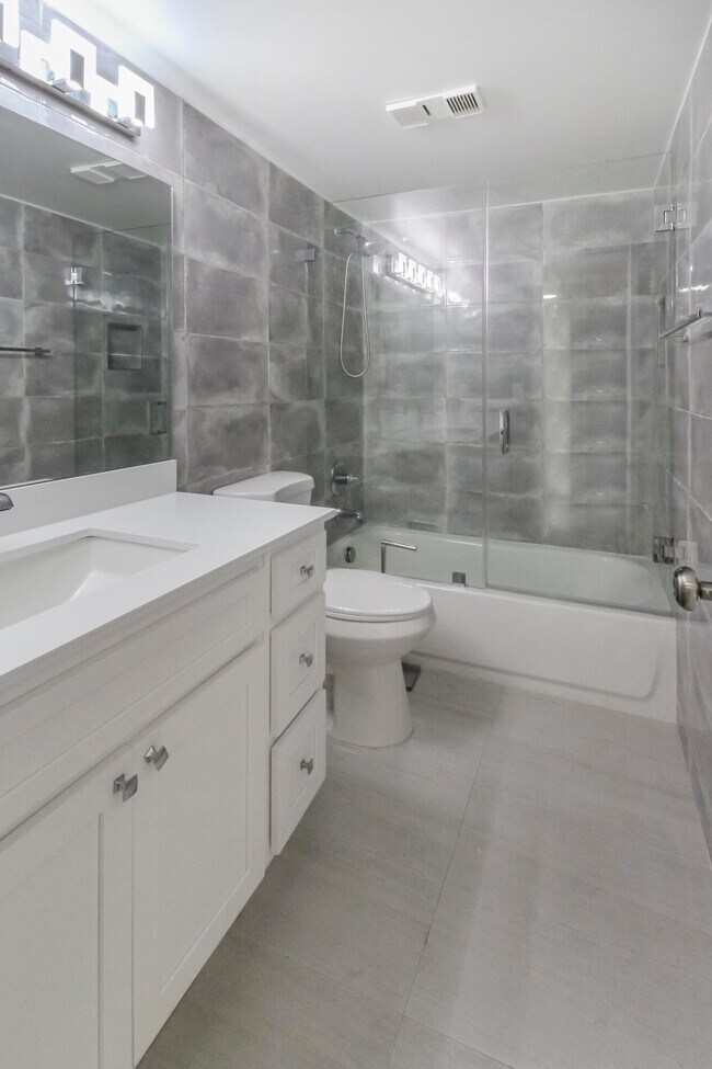 Building Photo - 955 Egret Cir