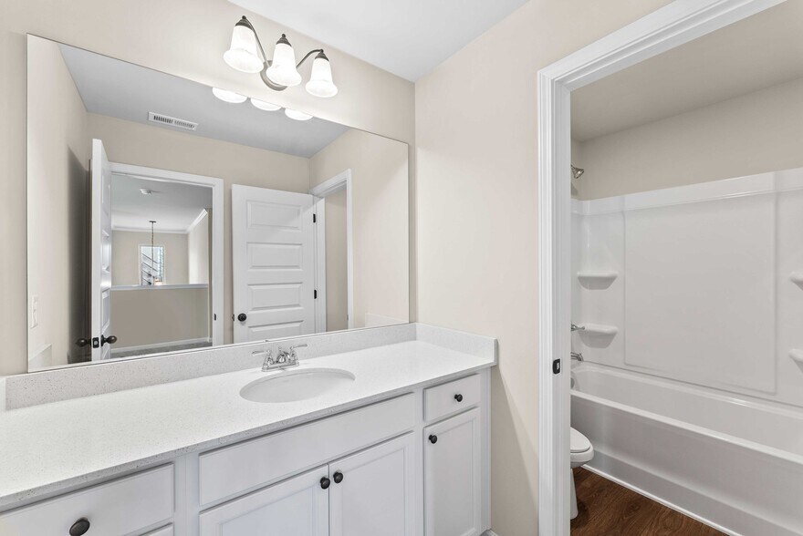 Building Photo - 755 Lakehaven Ln