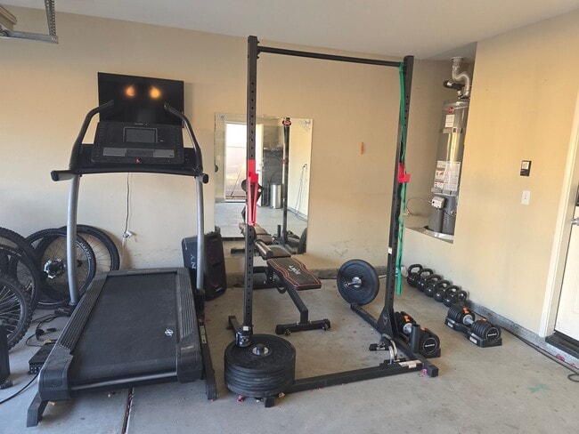 Building Photo - 3 Bedroom 2 Bath located in Mountain View DHS